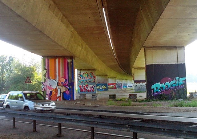 Bridge Art Gallery unter der Autobahnbr�cke bei L�rrach